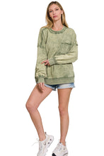 Load image into Gallery viewer, F/terry Acid Wash Raw Edge Front Pocket