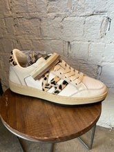 Load image into Gallery viewer, VINTAGE HAVANA LEOPARD POP OFF WHITE BLU