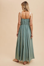 Load image into Gallery viewer, Contrast Trim Maxi Dress