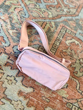 Load image into Gallery viewer, Waterproof workout fanny pack