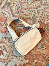 Load image into Gallery viewer, Waterproof workout fanny pack