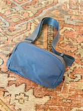 Load image into Gallery viewer, Waterproof workout fanny pack