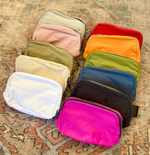 Load image into Gallery viewer, Waterproof workout fanny pack