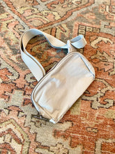 Load image into Gallery viewer, Waterproof workout fanny pack