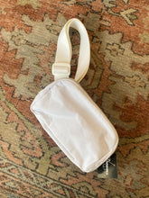 Load image into Gallery viewer, Waterproof workout fanny pack