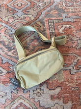 Load image into Gallery viewer, Waterproof workout fanny pack