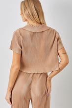 Load image into Gallery viewer, Plus Pleated Button Up Top with Ruffle Collar (part of a set)
