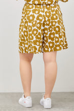 Load image into Gallery viewer, PLUS FLOWER FLORAL SHORTS (part of a set)
