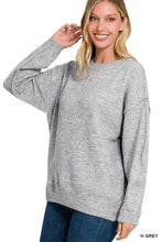 Load image into Gallery viewer, GARMENT DYED FRONT SEAM ROUND-NECK SWEAT

