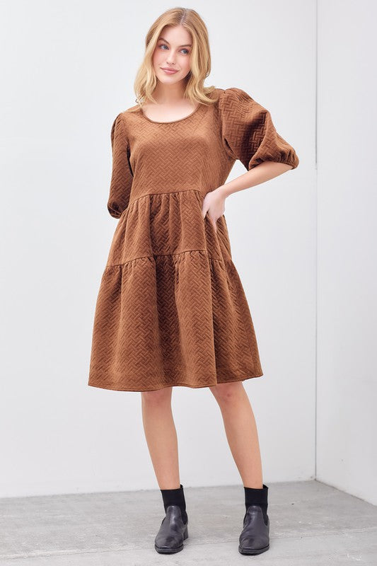 VELVET QUILTED TIERED BUBBLE SLEEVE DRESS