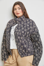 Load image into Gallery viewer, PLUS FLORAL PRINT DIAMOND WOVEN PUFF JACKET
