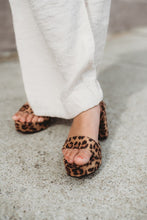 Load image into Gallery viewer, Leopard Platform Heel
