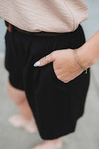Load image into Gallery viewer, Solid front shorts belt included
