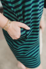 Load image into Gallery viewer, Striped sleeveless dress with contrast s
