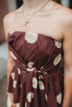 Load image into Gallery viewer, Polka dot strapless top featuring self-t
