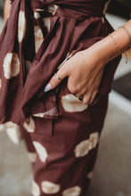 Load image into Gallery viewer, Polka dot strapless top featuring self-t
