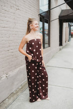 Load image into Gallery viewer, Polka dot strapless top featuring elasti
