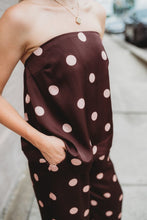 Load image into Gallery viewer, Polka dot strapless top featuring elasti
