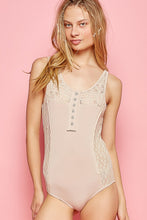 Load image into Gallery viewer, Sleeveless lace mized criss cross back bodysuit
