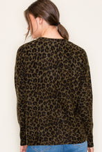 Load image into Gallery viewer, LEOPARD PRINT PULLOVER SWEATER
