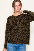 Load image into Gallery viewer, LEOPARD PRINT PULLOVER SWEATER
