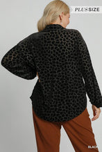 Load image into Gallery viewer, Plus Button Down Burn Out Collared Top
