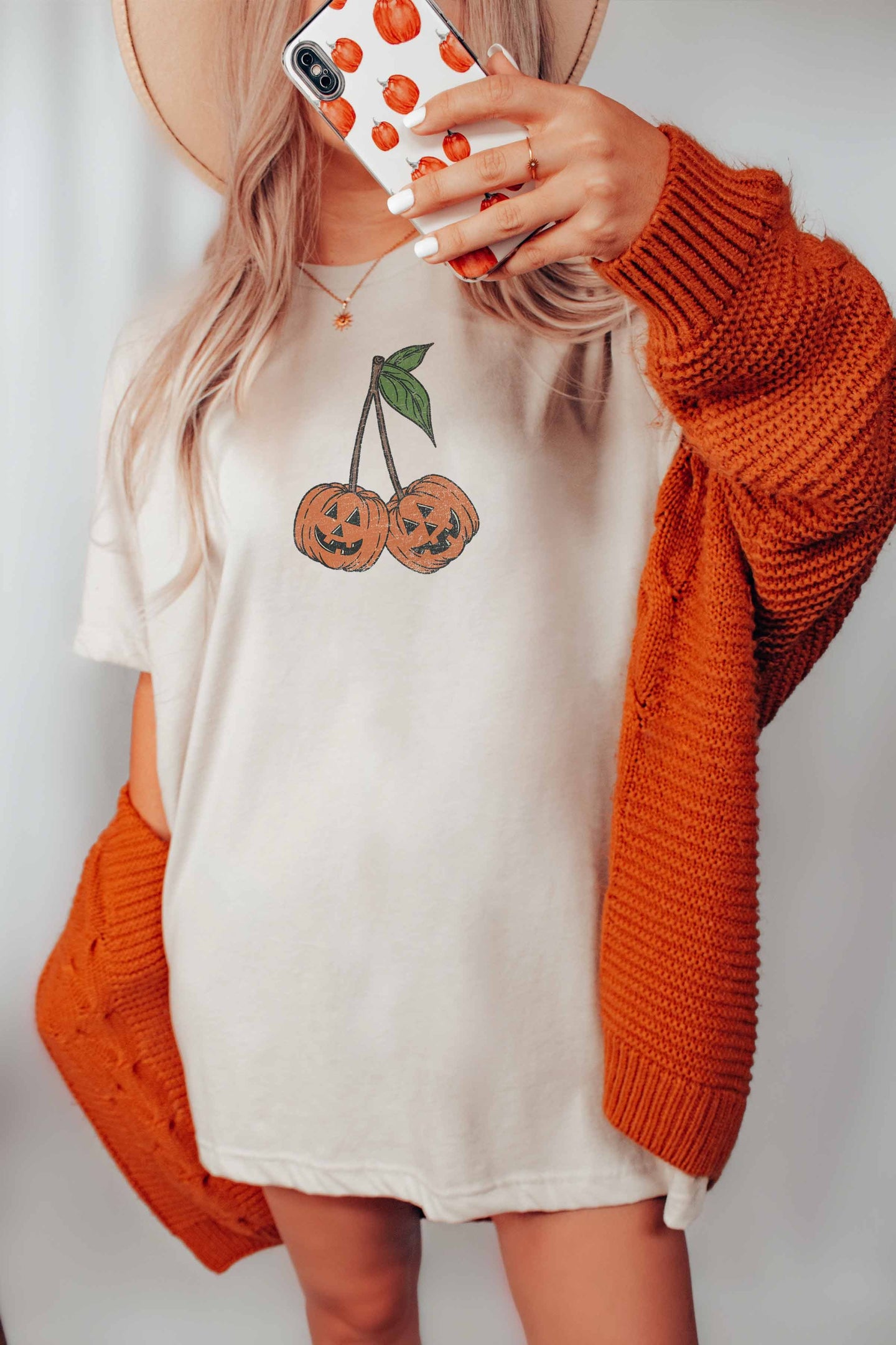 PUMPKIN CHERRY GRAPHIC TEE