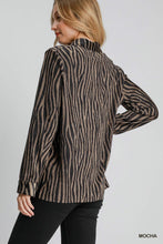 Load image into Gallery viewer, Pleated Print Velvet Top
