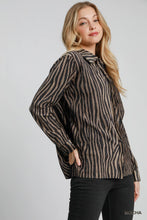 Load image into Gallery viewer, Pleated Print Velvet Top
