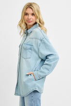 Load image into Gallery viewer, Western Yoke Style Relaxed Fit Denim Shi

