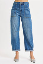Load image into Gallery viewer, Mid Rise Barrel Relaxed Patch Pocket Jea
