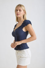 Load image into Gallery viewer, Sweetheart Neck Pintuck Detail Button Do

