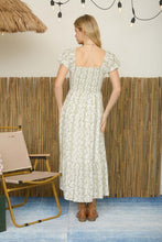 Load image into Gallery viewer, Wavy Floral Pattern Smocked Puff Sleeve
