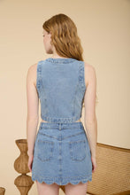 Load image into Gallery viewer, Button Down Scalloped Sleeveless Washed
