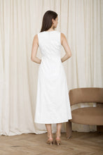 Load image into Gallery viewer, Button Down Sleeveless Split Hem Linen M
