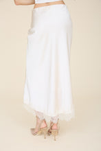 Load image into Gallery viewer, Lace Hem Satin Slip-on Pencil Skirt
