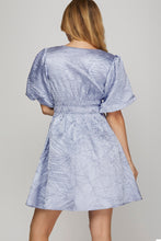 Load image into Gallery viewer, BALLOON SLEEVE PLUNGING NECK CRINKLE WOV
