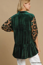 Load image into Gallery viewer, Floral Lace Contrast Velvet Tunic
