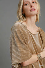 Load image into Gallery viewer, Textured Velvet Sleeved Top
