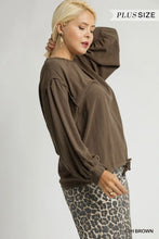 Load image into Gallery viewer, PLUS Linen Long Sleeve Top with Drawstring
