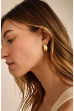 Load image into Gallery viewer, AURA EARRINGS | Gold Coated | 7/8" x 1/2
