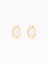 Load image into Gallery viewer, Vicky Earring
