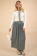 Load image into Gallery viewer, Urquhart Check Printed Pleated Midi Skirt
