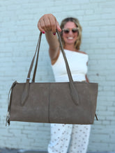Load image into Gallery viewer, HATTIE SHOULDER BAG
