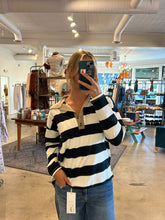 Load image into Gallery viewer, Striped Contrast Collar Polo Tee
