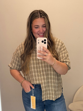 Load image into Gallery viewer, Plus Plaid Half Sleeve Collared Button Down
