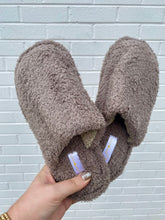 Load image into Gallery viewer, Closed Toe Slippers PJ
