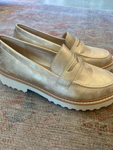 Load image into Gallery viewer, MORA Metallic Loafer
