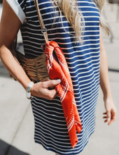 Load image into Gallery viewer, Pleated Leather Hand Bag
