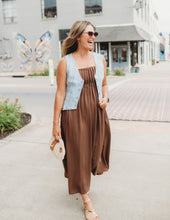 Load image into Gallery viewer, Pintuck Detail Spaghetti Strap Midi Sund
